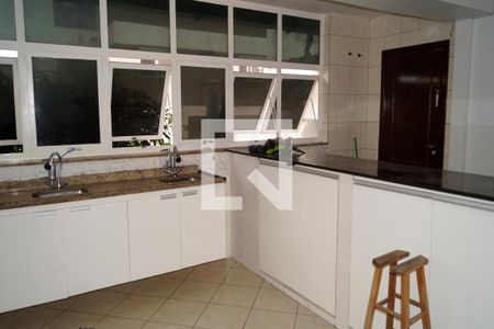 Casa à venda com 810m², 12 quartos e 4 vagas Casa à venda com 810m², 12 quartos e 4 vagasCozinha