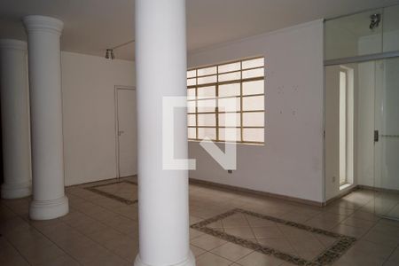 Casa à venda com 810m², 12 quartos e 4 vagas Casa à venda com 810m², 12 quartos e 4 vagasÁrea comum