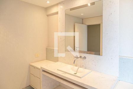 Apartamento à venda com 486m², 2 quartos e 4 vagasBanheiro da Suíte 1