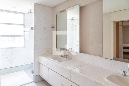 Apartamento à venda com 486m², 2 quartos e 4 vagasBanheiro da Suíte 2