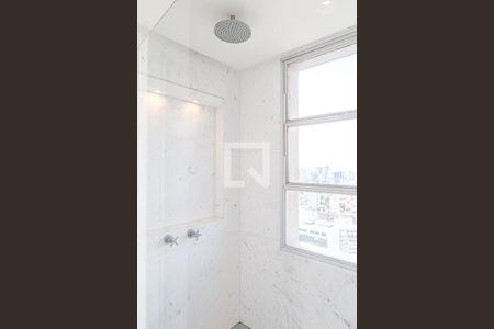 Apartamento à venda com 486m², 2 quartos e 4 vagasBanheiro da Suíte 2