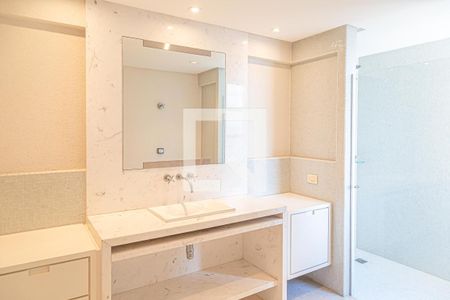 Apartamento à venda com 486m², 2 quartos e 4 vagasBanheiro da Suíte 1