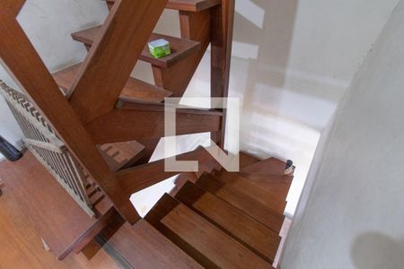 Casa à venda com 100m², 2 quartos e 1 vaga Casa à venda com 100m², 2 quartos e 1 vagaEscada