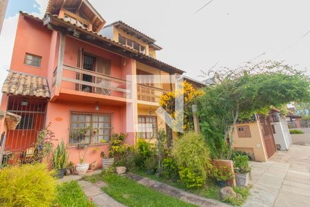 Casa à venda com 100m², 2 quartos e 1 vaga Casa à venda com 100m², 2 quartos e 1 vagaFachada