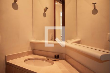 Apartamento à venda com 220m², 3 quartos e 3 vagasLavabo