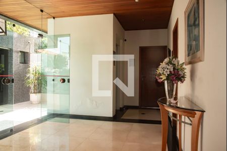 Apartamento à venda com 220m², 3 quartos e 3 vagasHall social