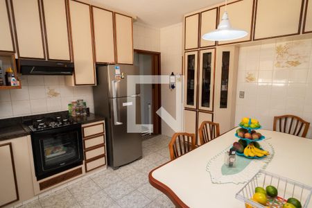 Casa à venda com 234m², 3 quartos e 5 vagasCozinha 