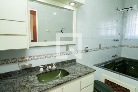 Casa à venda com 234m², 3 quartos e 5 vagasBanheiro - Suíte 