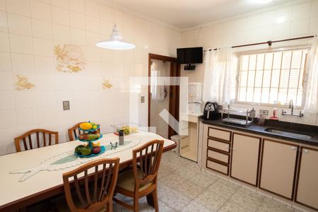 Casa à venda com 234m², 3 quartos e 5 vagasCozinha 