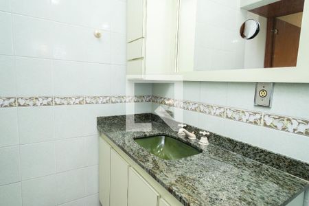 Casa à venda com 234m², 3 quartos e 5 vagasBanheiro - Suíte 