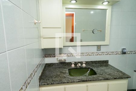 Casa à venda com 234m², 3 quartos e 5 vagasBanheiro - Suíte 