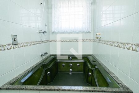 Casa à venda com 234m², 3 quartos e 5 vagasBanheiro - Suíte 