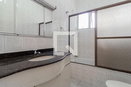 Casa à venda com 304m², 4 quartos e 5 vagas Banheiro 2