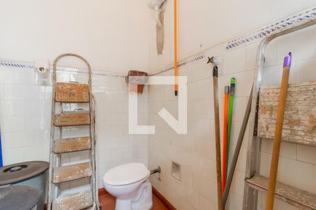 Casa à venda com 304m², 4 quartos e 5 vagasBanheiro de Serviço