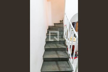 Escada de casa à venda com 2 quartos, 82m² em Cidade Intercap, Taboão da Serra