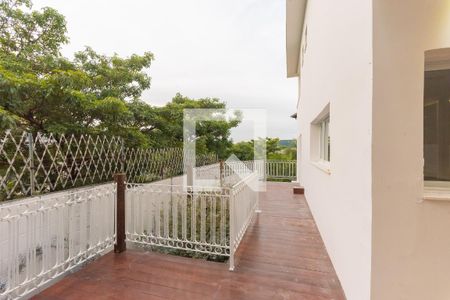 Casa de condomínio para alugar com 460m², 5 quartos e 4 vagasDeck