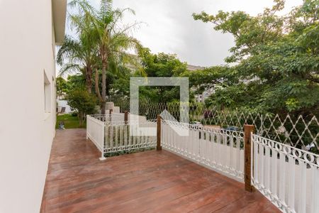 Casa de condomínio para alugar com 460m², 5 quartos e 4 vagasDeck