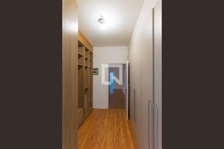 Casa de condomínio para alugar com 460m², 5 quartos e 4 vagasCloset da Suíte 1