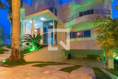 Casa de condomínio para alugar com 460m², 5 quartos e 4 vagasFachada