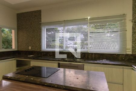 Casa de condomínio para alugar com 460m², 5 quartos e 4 vagasCozinha