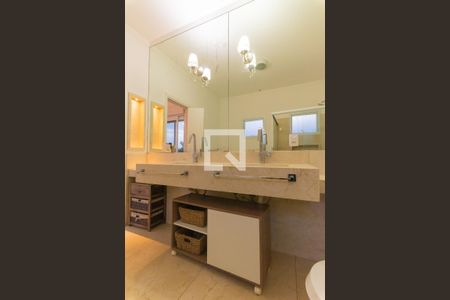 Casa de condomínio para alugar com 460m², 5 quartos e 4 vagasBanheiro da Suíte 1