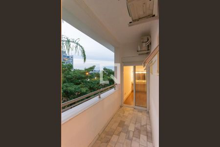 Casa de condomínio para alugar com 460m², 5 quartos e 4 vagasSacada da suíte 3 e 2