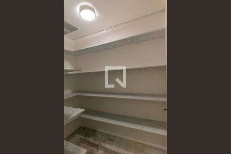 Casa de condomínio para alugar com 460m², 5 quartos e 4 vagasDespensa