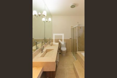 Casa de condomínio para alugar com 460m², 5 quartos e 4 vagasBanheiro da Suíte 1