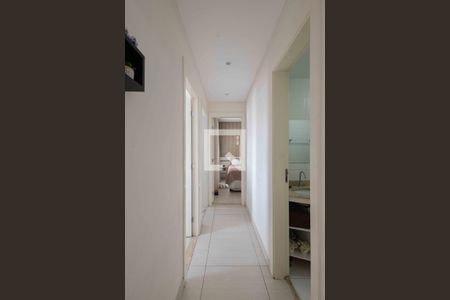 Corredor de apartamento à venda com 3 quartos, 66m² em Guaiaúna, São Paulo