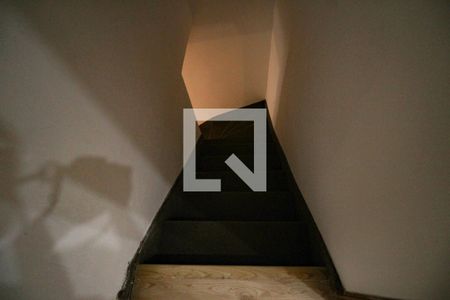 Casa para alugar com 90m², 2 quartos e 1 vagaEscada