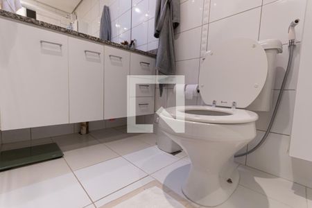 Apartamento à venda com 80m², 2 quartos e 2 vagasBanheiro da Suíte 1