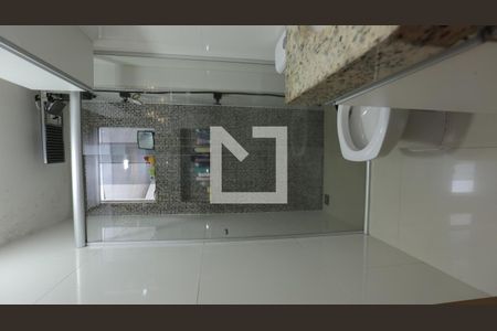 Banheiro de apartamento à venda com 2 quartos, 67m² em Cândida Ferreira, Contagem