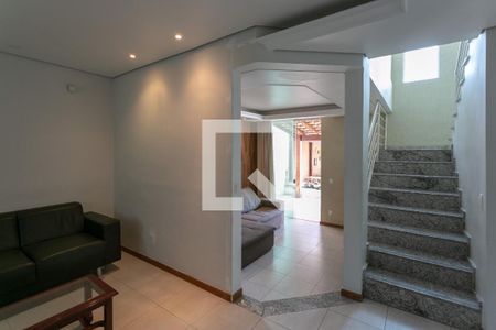 Casa à venda com 245m², 3 quartos e 3 vagasSala 1