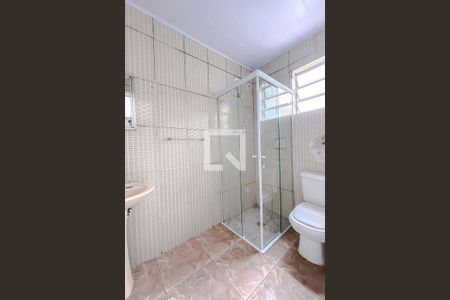 Banheiro de casa para alugar com 1 quarto, 20m² em Chácara Mafalda, São Paulo