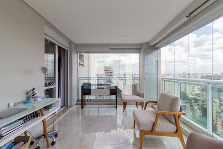 Apartamento à venda com 280m², 4 quartos e 4 vagasVaranda Suíte 2