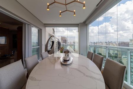 Varanda de apartamento à venda com 4 quartos, 280m² em Vila Nova Conceição, São Paulo