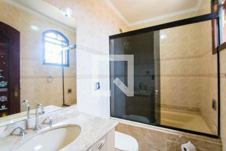 Casa à venda com 380m², 3 quartos e 6 vagasBanheiro do quarto 2