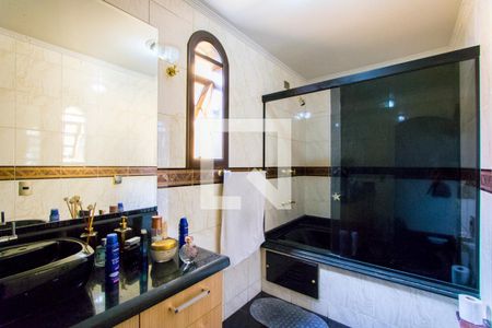 Casa à venda com 380m², 3 quartos e 6 vagasBanheiro do quarto 1