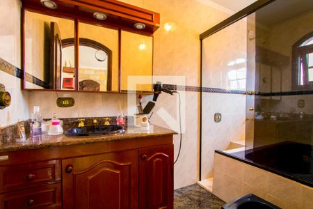 Casa à venda com 380m², 3 quartos e 6 vagasBanheiro do quarto 3