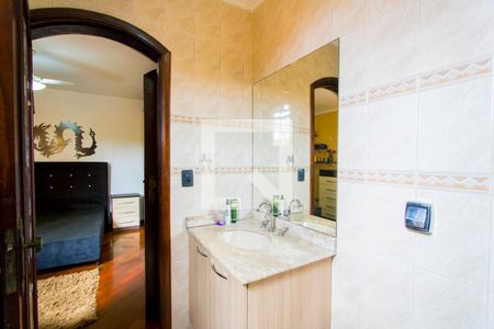 Casa à venda com 380m², 3 quartos e 6 vagasBanheiro do quarto 2