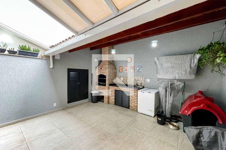 Casa à venda com 156m², 3 quartos e 4 vagasQuintal