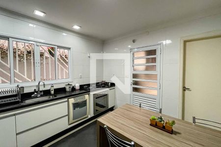 Casa à venda com 156m², 3 quartos e 4 vagasCozinha 