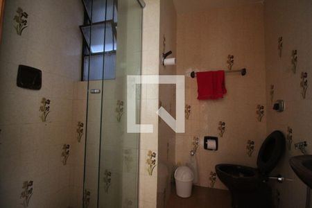 Banheiro de apartamento para alugar com 1 quarto, 47m² em São João, Porto Alegre