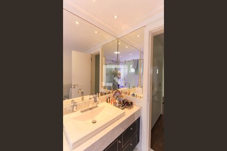 Apartamento à venda com 283m², 3 quartos e 4 vagasBanheiro do Quarto 3