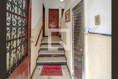 Apartamento para alugar com 90m², 2 quartos e sem vagaEscada