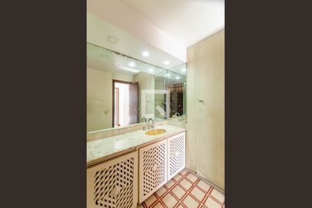 Apartamento à venda com 600m², 4 quartos e 2 vagasBanheiro 2