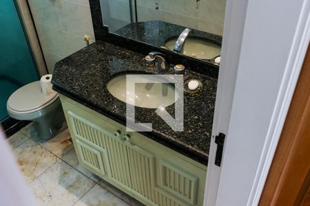 Apartamento à venda com 460m², 4 quartos e 4 vagas Apartamento à venda com 460m², 4 quartos e 4 vagasBanheiro da Suíte 1