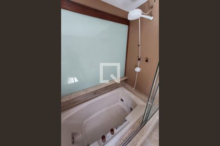 Casa à venda com 450m², 5 quartos e 3 vagas Casa à venda com 450m², 5 quartos e 3 vagasBanheiro da Suíte - banheira