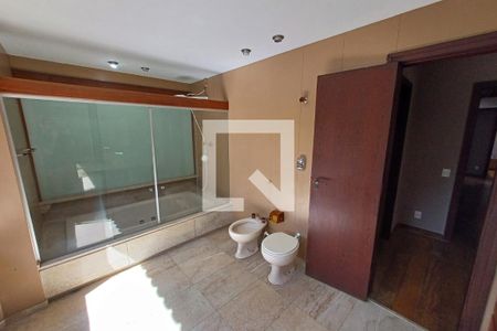 Casa à venda com 450m², 5 quartos e 3 vagas Casa à venda com 450m², 5 quartos e 3 vagasBanheiro da Suíte