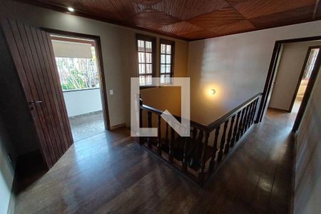 Casa à venda com 450m², 5 quartos e 3 vagas Casa à venda com 450m², 5 quartos e 3 vagasHall quartos